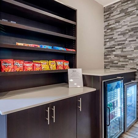 Comfort Inn & Suites Emporia Bagian luar foto
