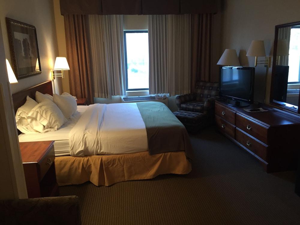 Comfort Inn & Suites Emporia Bagian luar foto