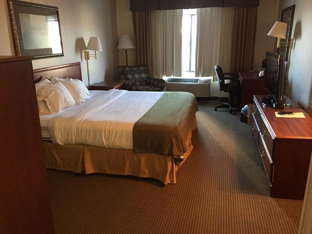 Comfort Inn & Suites Emporia Bagian luar foto