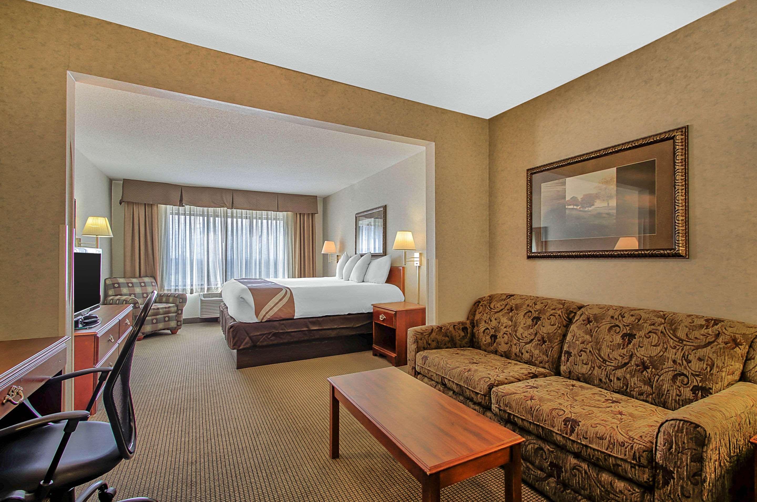 Comfort Inn & Suites Emporia Bagian luar foto