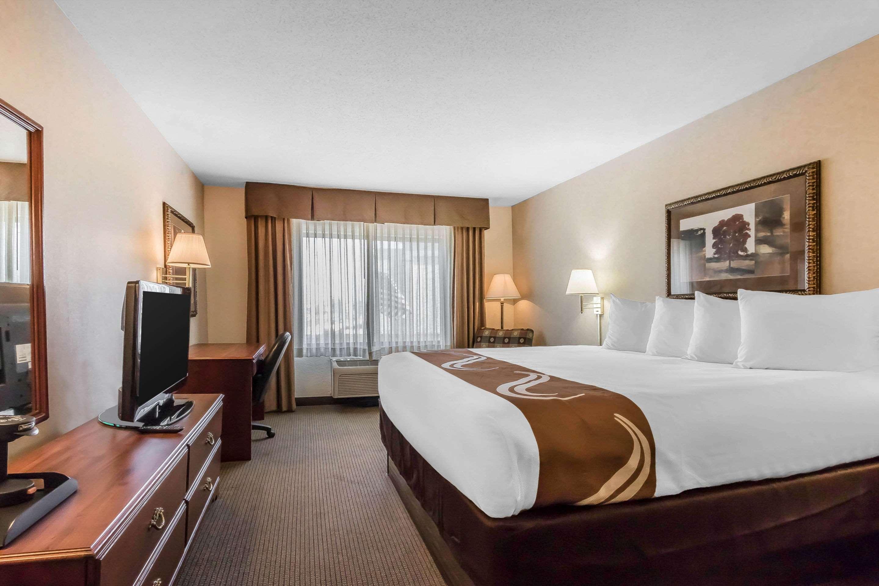 Comfort Inn & Suites Emporia Bagian luar foto
