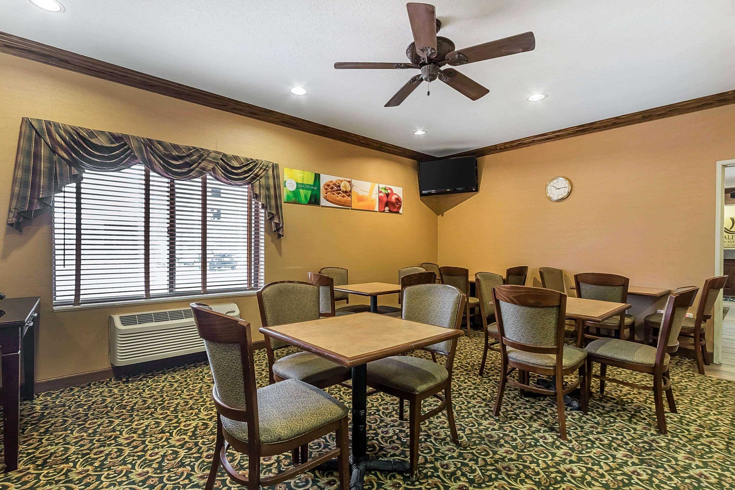 Comfort Inn & Suites Emporia Bagian luar foto