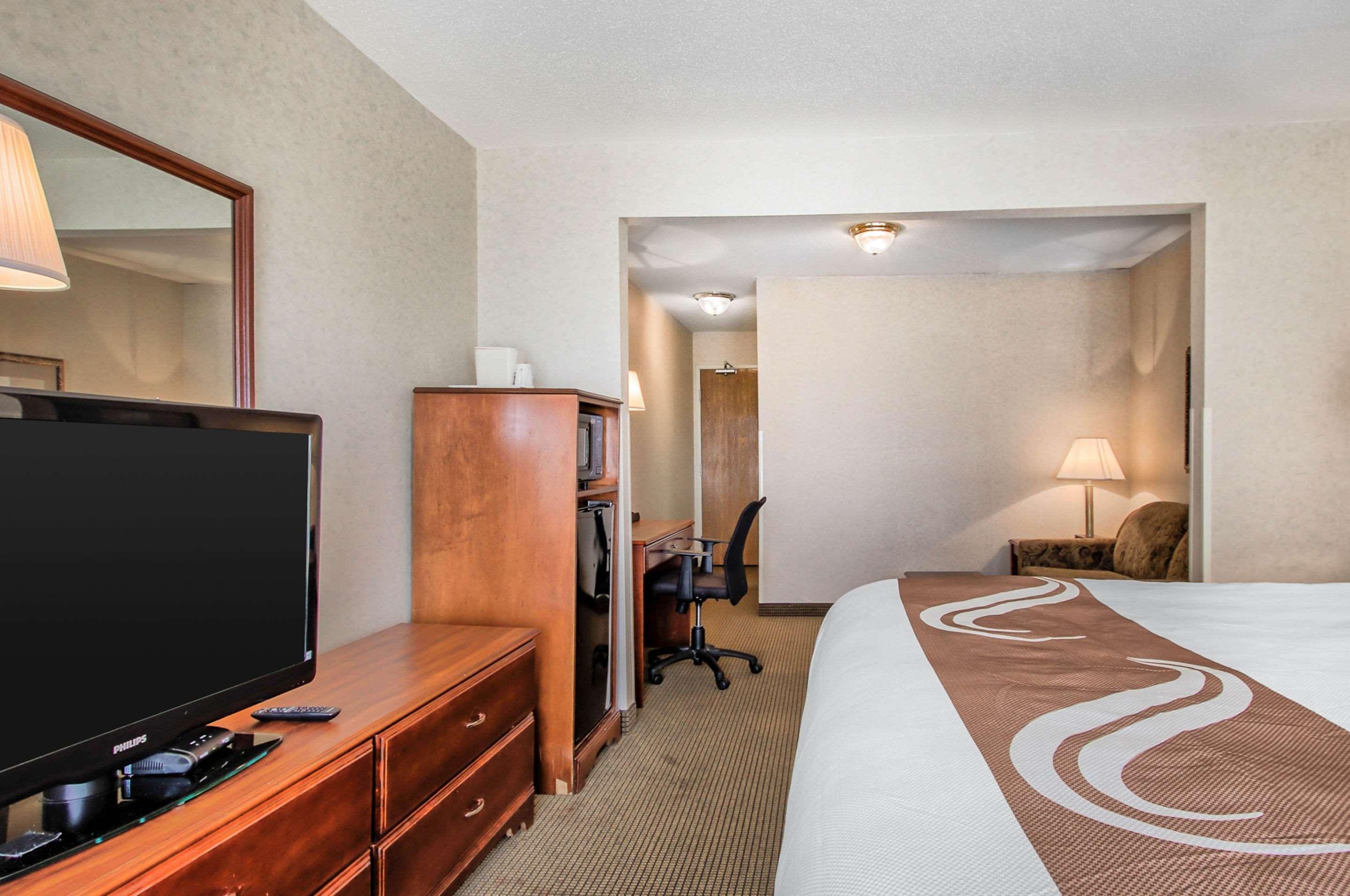Comfort Inn & Suites Emporia Bagian luar foto