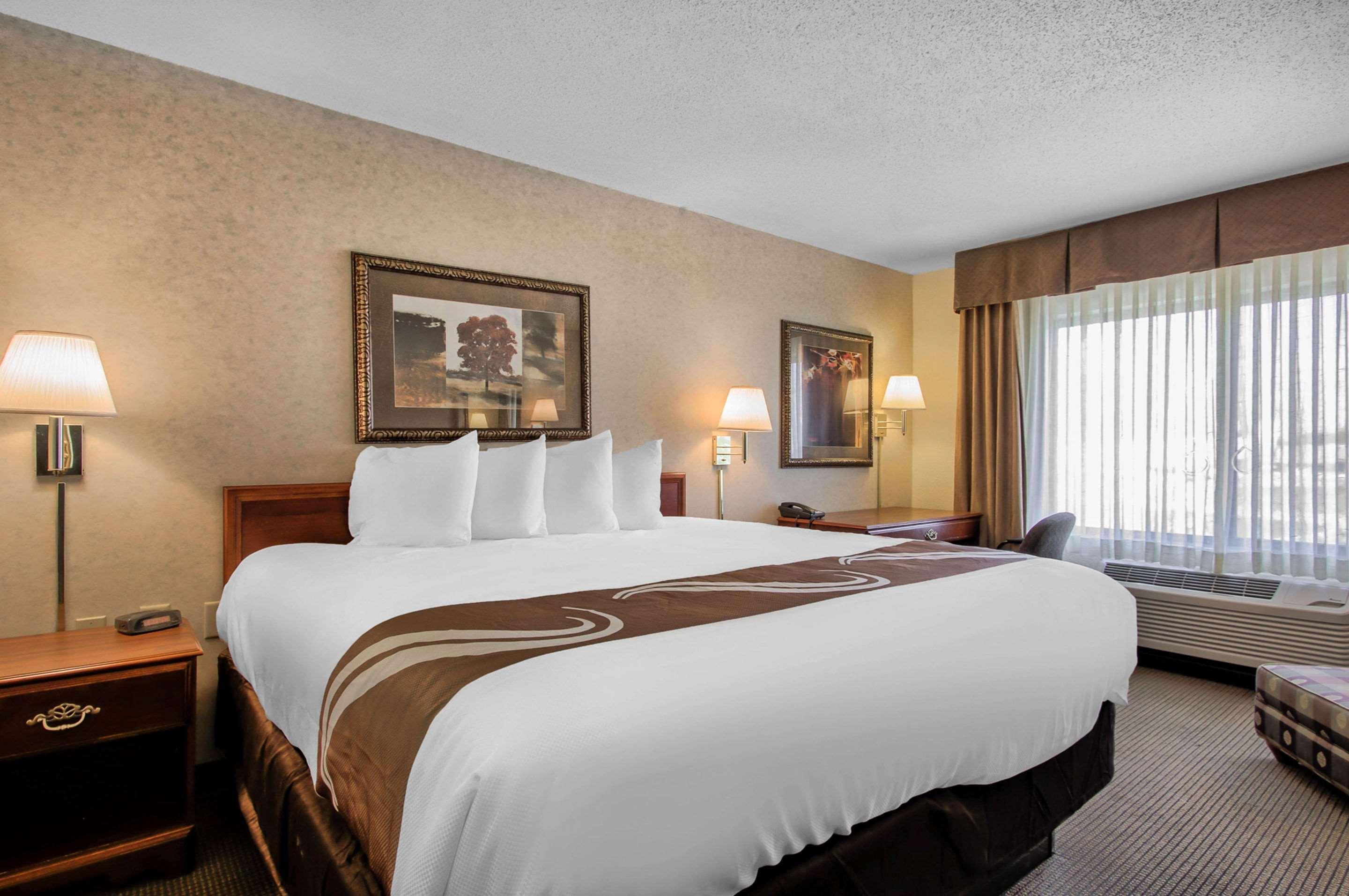 Comfort Inn & Suites Emporia Bagian luar foto