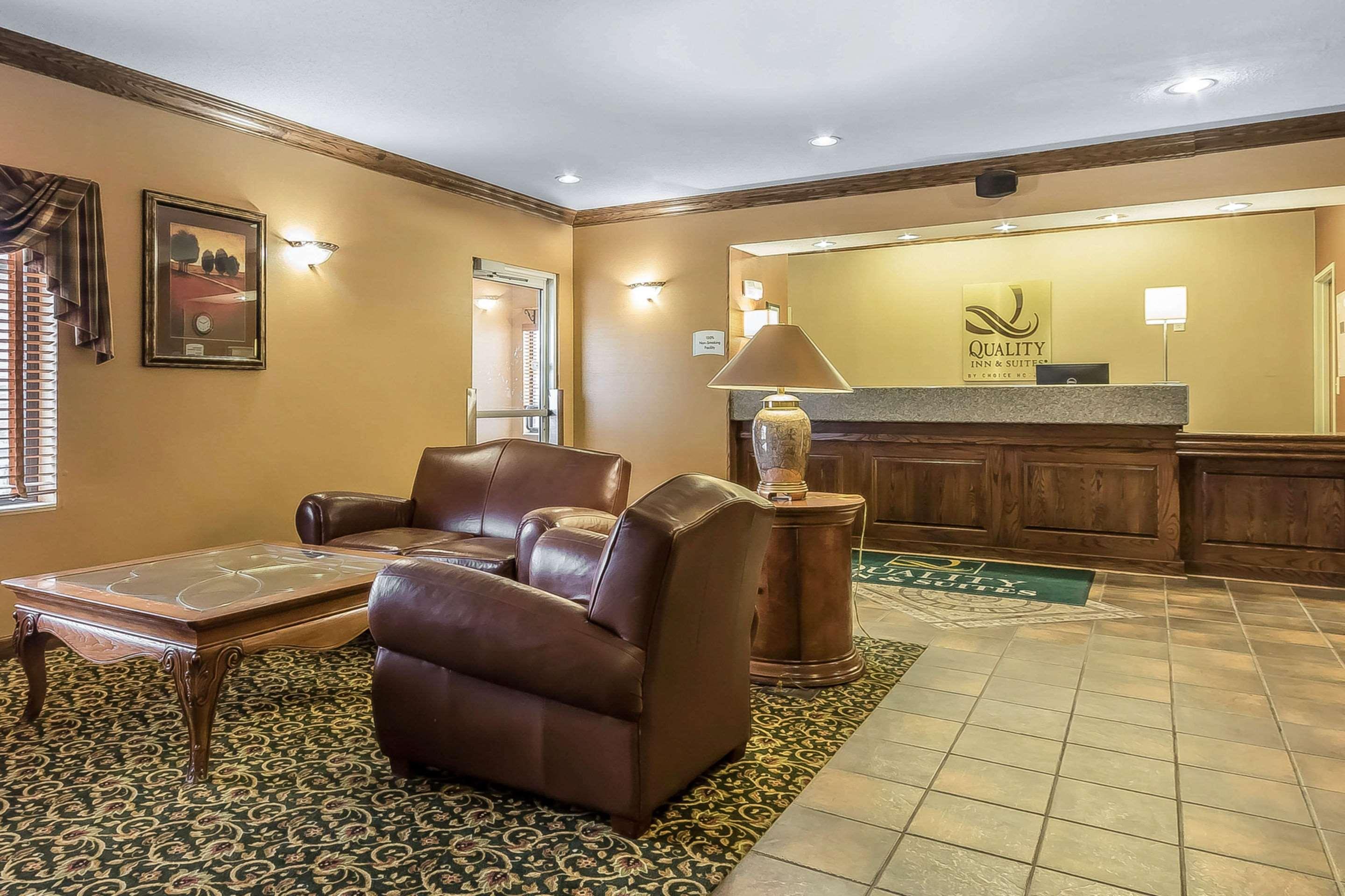 Comfort Inn & Suites Emporia Bagian luar foto