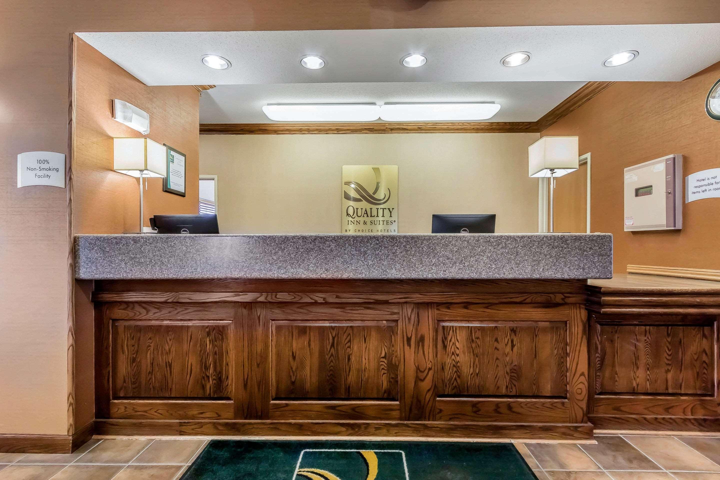 Comfort Inn & Suites Emporia Bagian luar foto