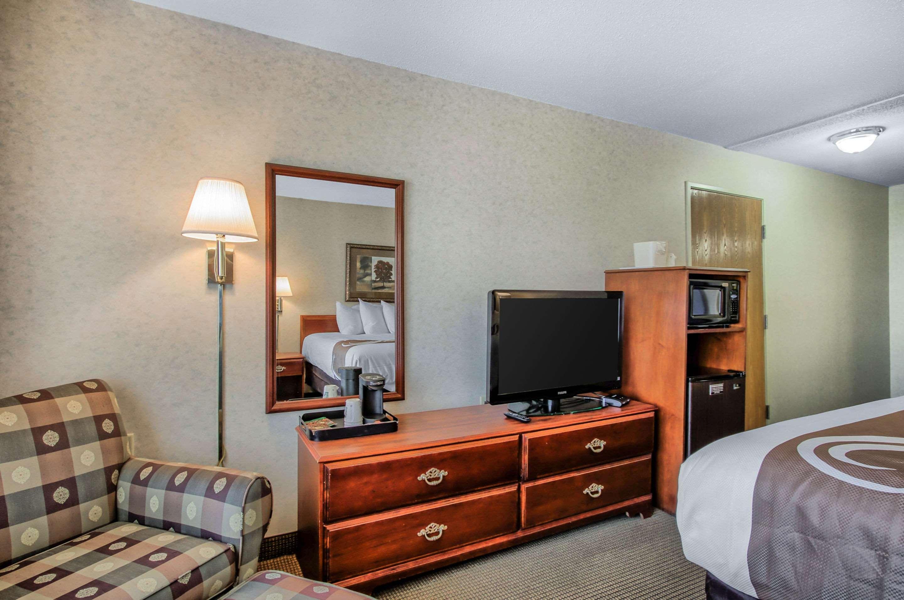 Comfort Inn & Suites Emporia Bagian luar foto