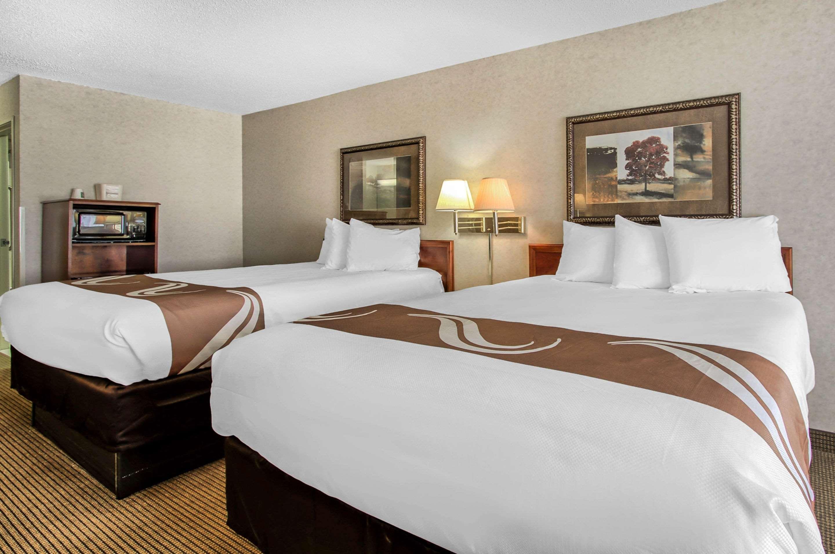 Comfort Inn & Suites Emporia Bagian luar foto