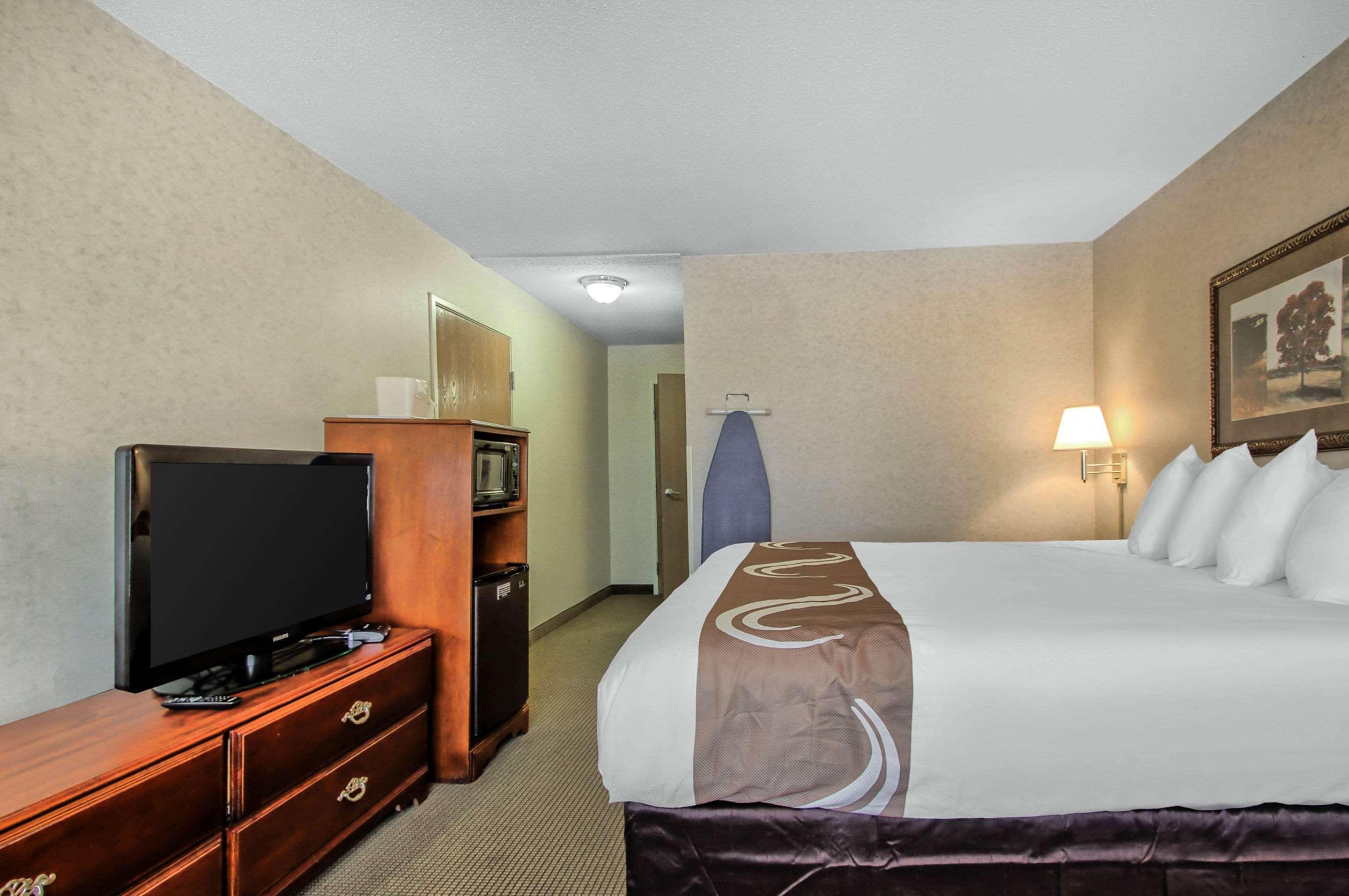 Comfort Inn & Suites Emporia Bagian luar foto