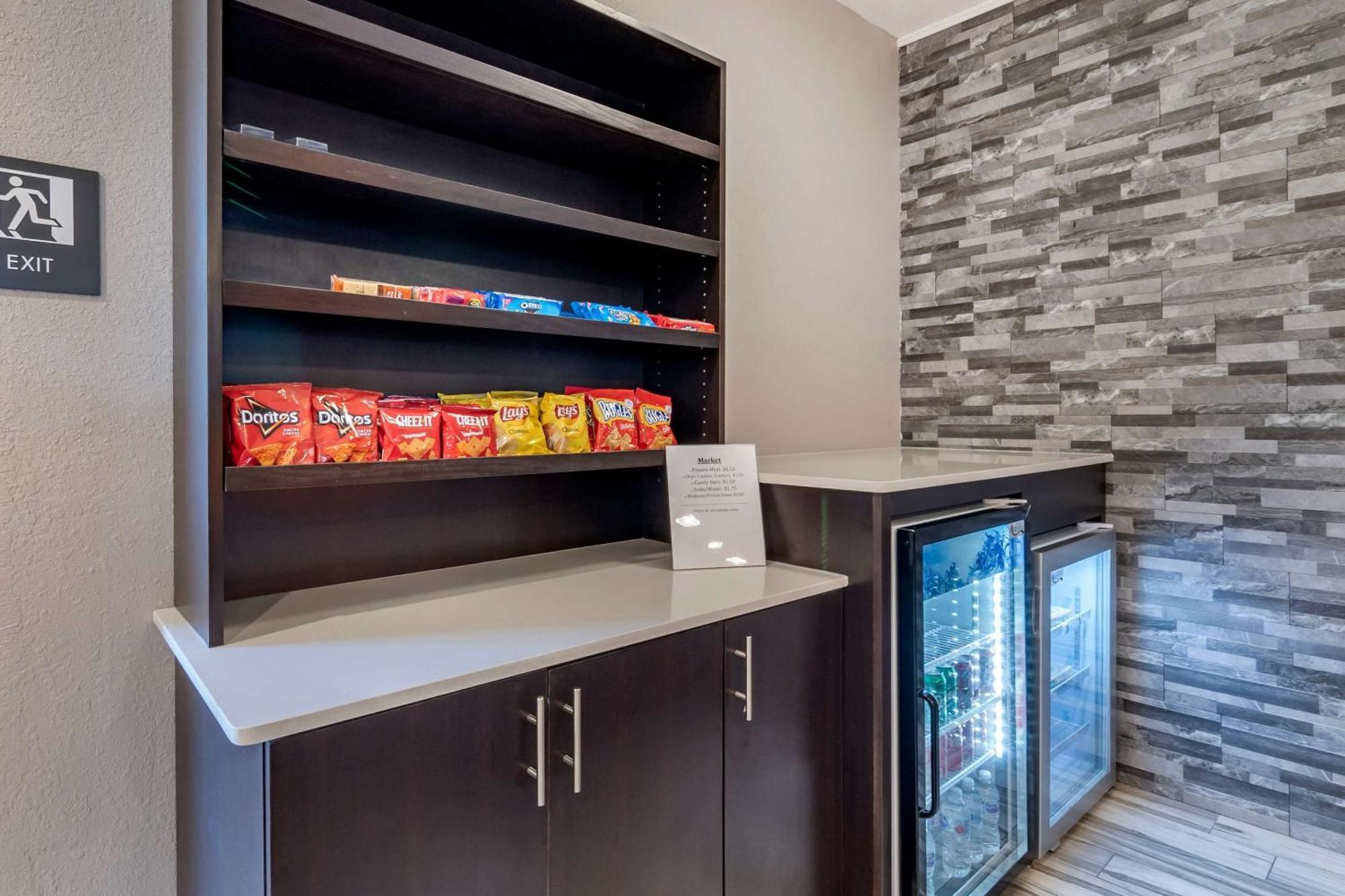 Comfort Inn & Suites Emporia Bagian luar foto