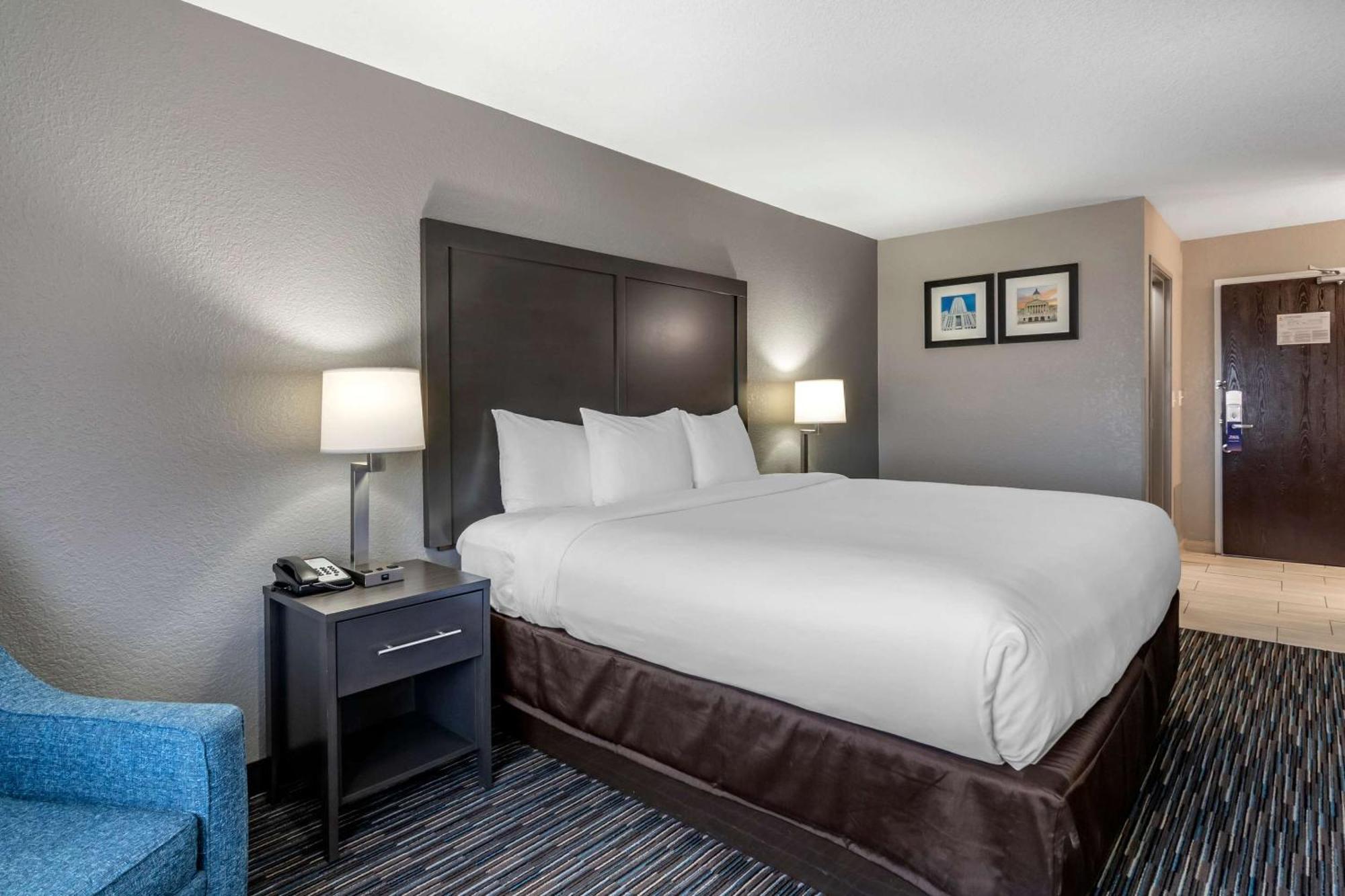 Comfort Inn & Suites Emporia Bagian luar foto
