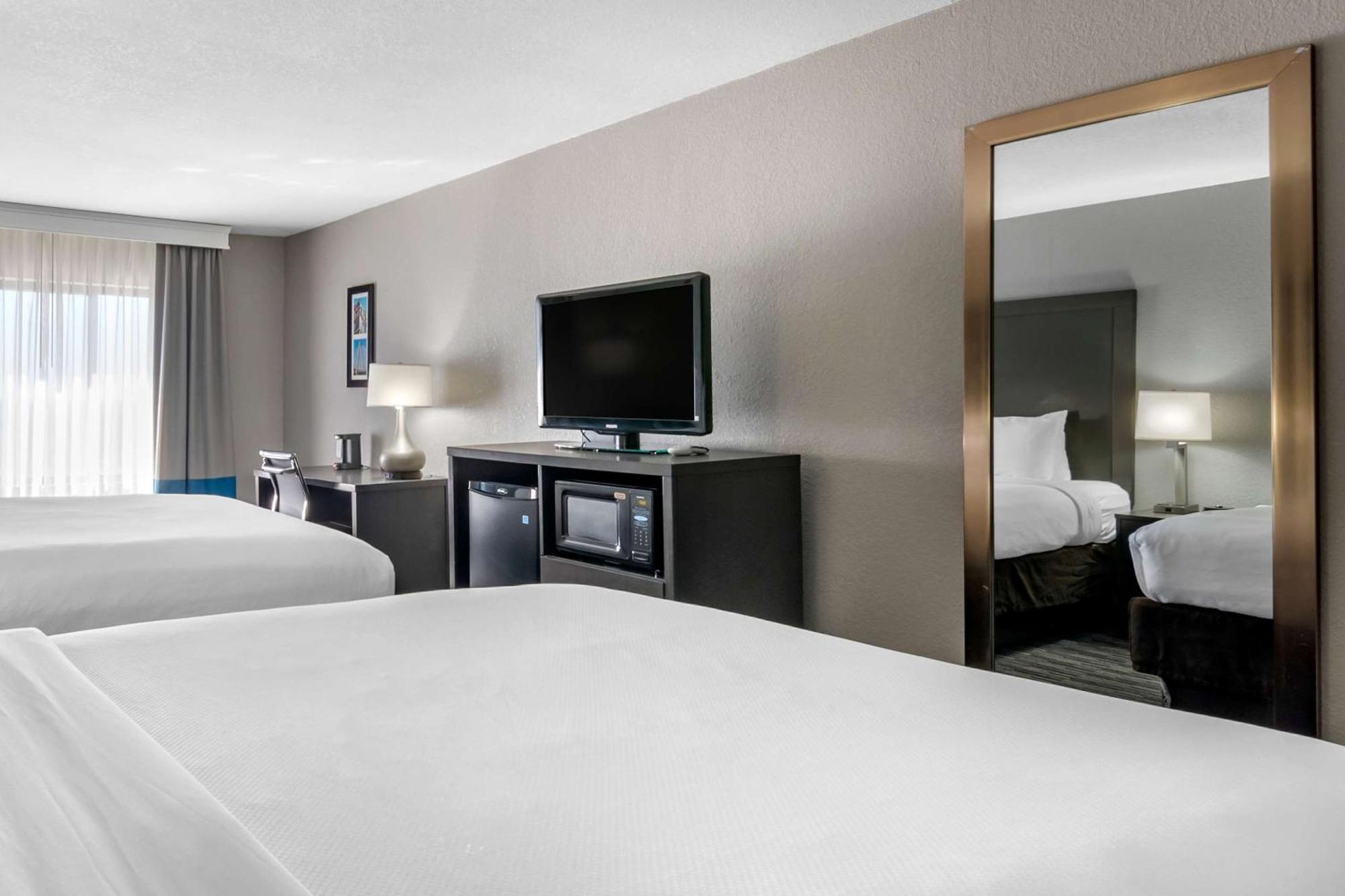 Comfort Inn & Suites Emporia Bagian luar foto