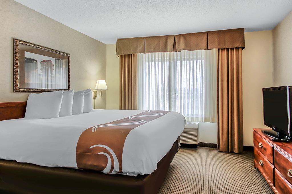 Comfort Inn & Suites Emporia Bagian luar foto