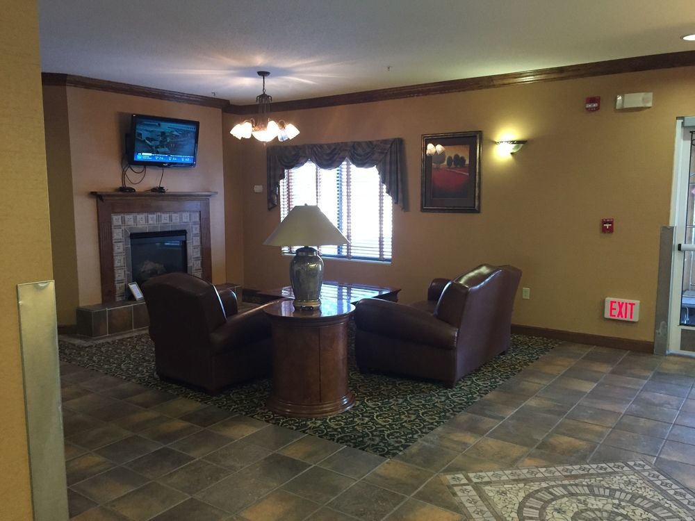 Comfort Inn & Suites Emporia Bagian luar foto