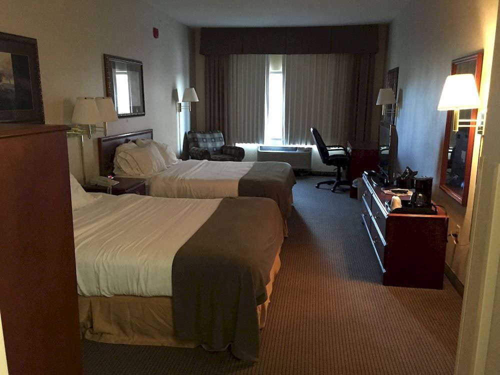 Comfort Inn & Suites Emporia Bagian luar foto