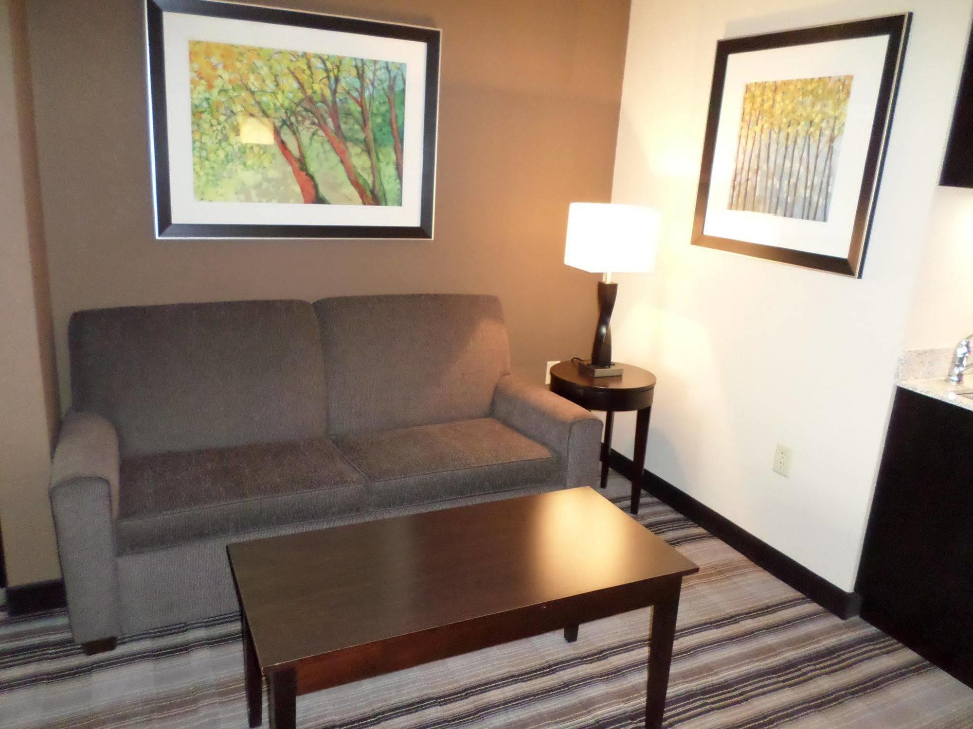 Comfort Inn & Suites Emporia Bagian luar foto
